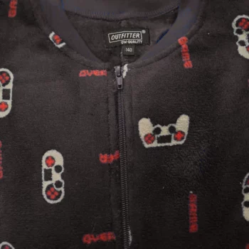 Outfitter jongens onesie fleece Game over zwart